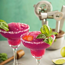 SHOTT Beverages Berry Daiquiri Recipe